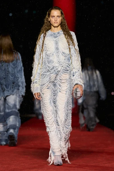 Look 18